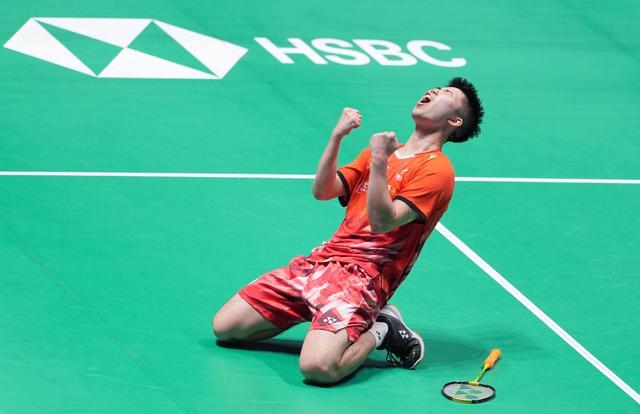 他都表现得 他都表现得