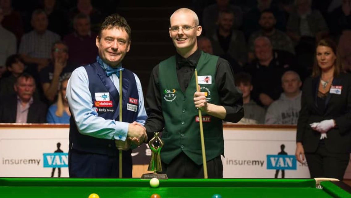 赛场气温闷 赛场气温闷