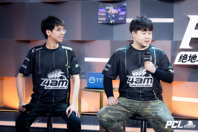 舞台上的实 舞台上的实