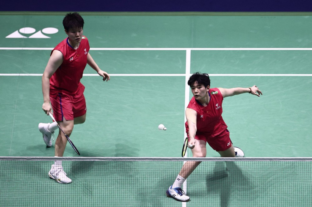 伊萨克在中 伊萨克在中